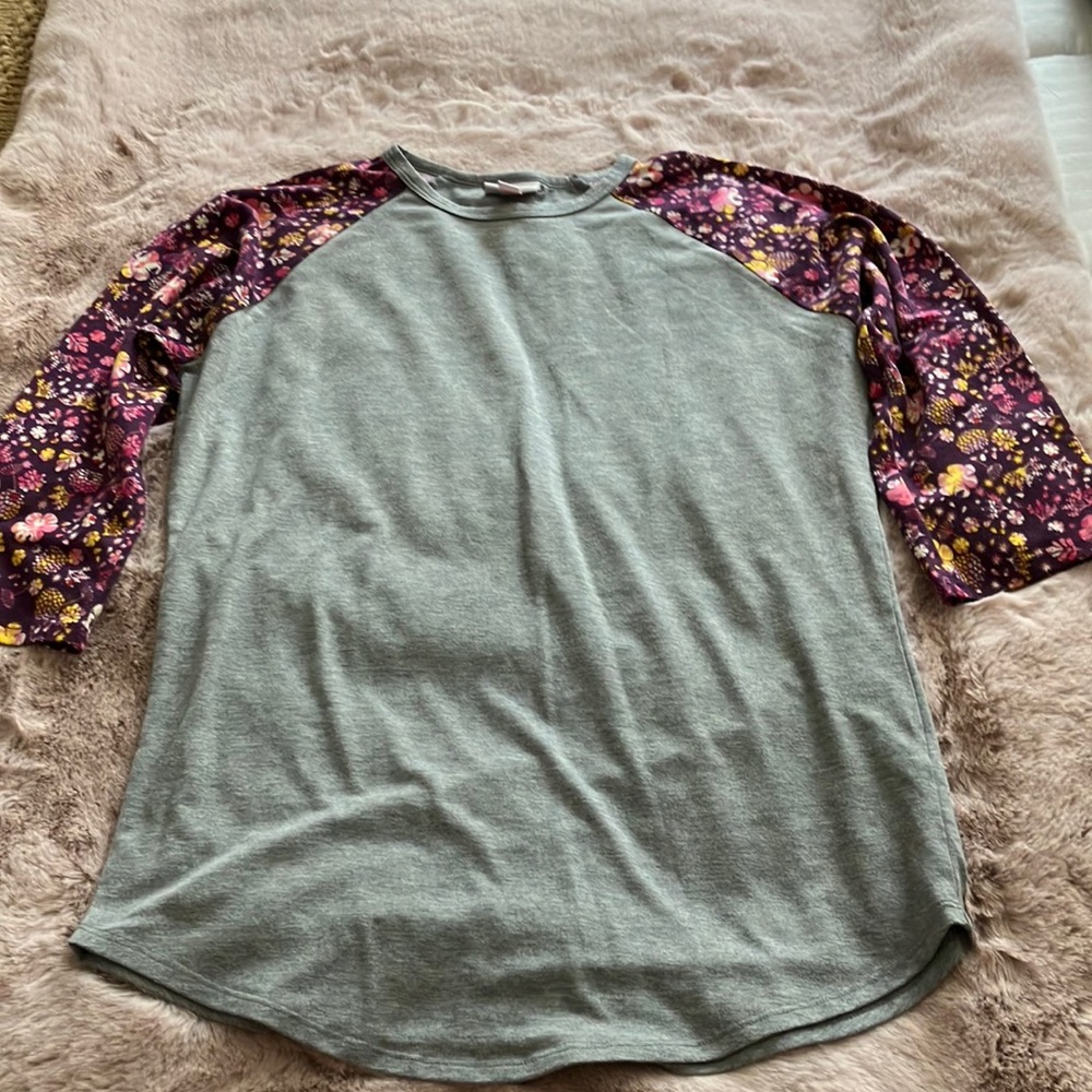 LULAROE GRAY/PURPLE FLORAL SLEEVES TOP BLOUSE SIZE S